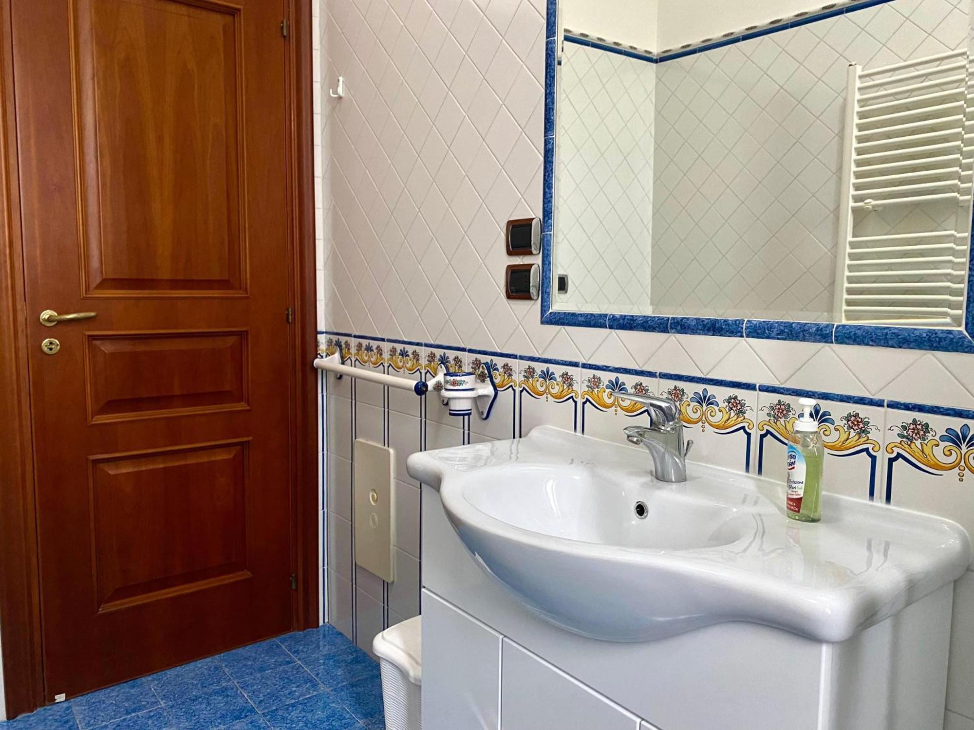 דירות סלרנו A Casa Di Don Peppino מראה חיצוני תמונה